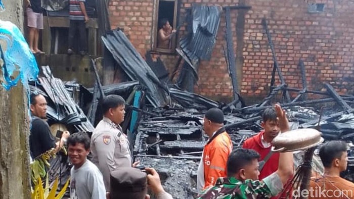 Tragedi Palembang: Rumah Ludes Terbakar Karena Charger HP Meledak, Waspadalah!