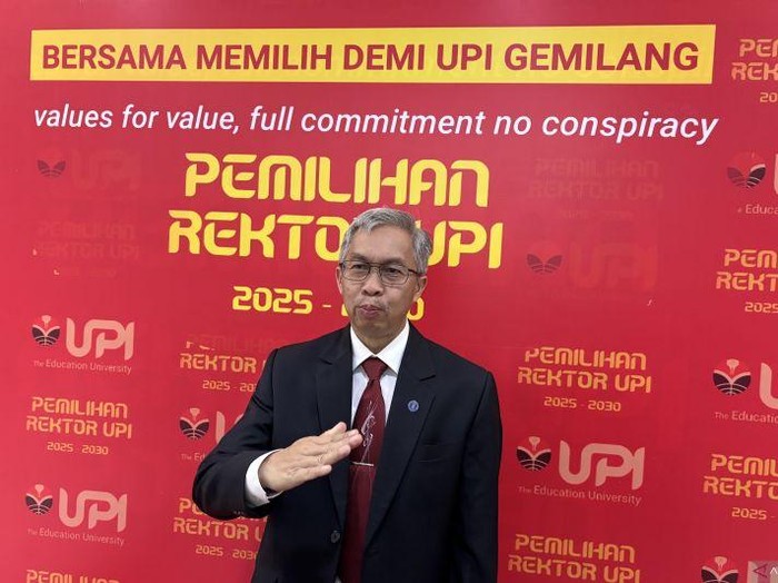 **Waka DPR Walk Out, UPI Terbuka Terima Kritik Soal Sumpah Rektor dalam Bahasa Inggris**