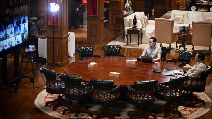 Prabowo Vicon dengan Menteri dan 2 Dirut BUMN, Bahas Isu Global-Penerbangan dalam Rapat Daring