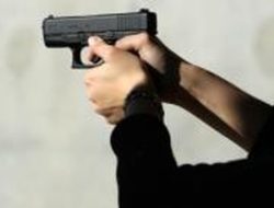Polisi Tangkap Pria Ngaku ‘Ring Satu’ Pamer Pistol di Depok! – Update 1