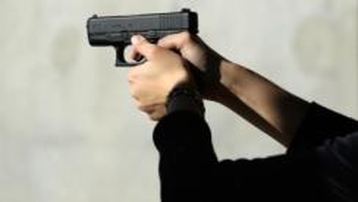 Polisi Tangkap Pria Ngaku 'Ring Satu' Pamer Pistol di Depok! - Update 1