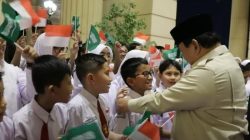 “Momen Hangat Prabowo Sapa-Beri Pesan untuk Murid SD Indonesia di Jeddah: Solidaritas Melebihi Batas!”