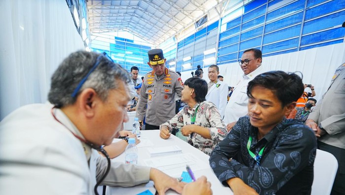 **Kapolri Berbagi Kasih, Donor Darah dan Santunan untuk Anak Yatim di Hari Bhayangkara**