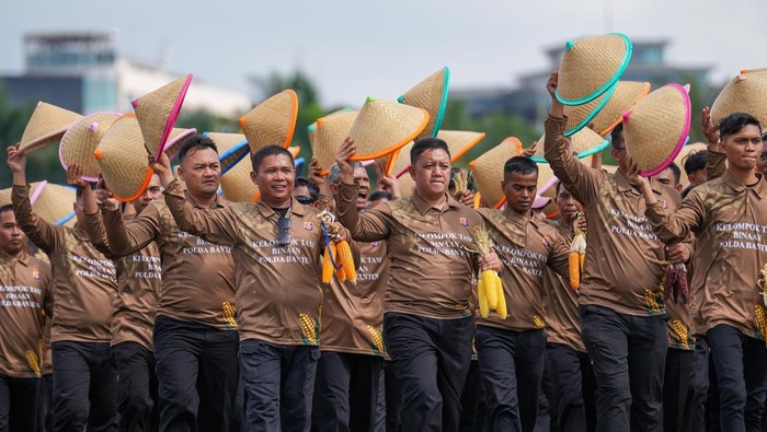 **79 Tahun Hari Bhayangkara, Ribuan Warga Bersama Presiden Meriahkan Acara di Monas**