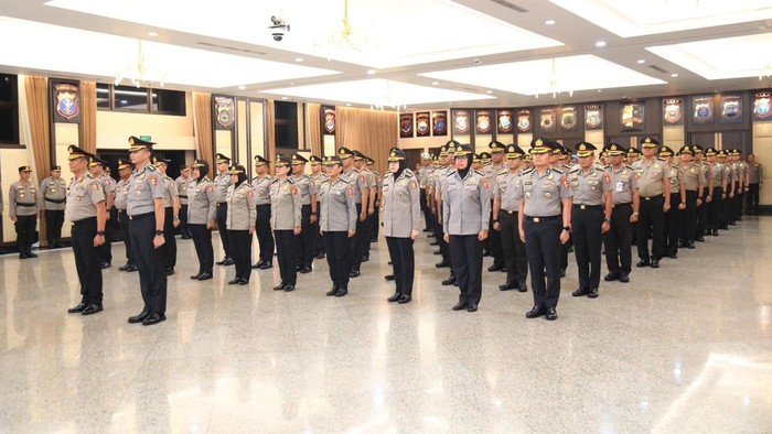 Kapolri Gandeng 3 Irjen Auditor-Dosen, 87 Pamen Terima Kenaikan Pangkat, Apa yang Terjadi?