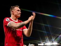 **Starting XI Terbaik MU Versi Phil Jones: Nggak Ada Ronaldo, Namun Pemain Ini Tetap Jadi Kunci!**