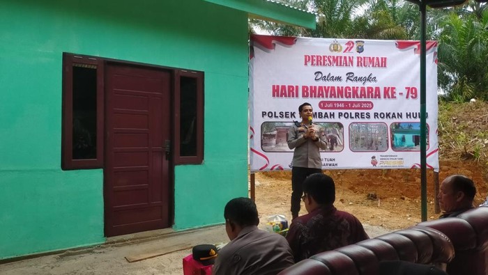 Polres Rohul Bedah Rumah Warga, Wujud Kepedulian Polisi ke Masyarakat Terlihat dari Aksi Nyata!