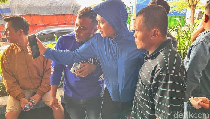 Kapal Tenggelam di Selat Bali: 16 Orang Ditemukan Selamat, 2 Tewas - Update 1