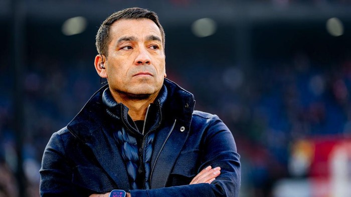 Liverpool Rombak Staf Pelatih, Van Bronckhorst Datang: Perubahan Besar di Anfield?