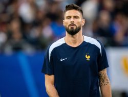 Giroud Tetap Ambisi Bersaing di Eropa, Tolak Pensiun Dini