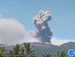 Gunung Dukono di Malut Erupsi Lagi, Abu Vulkanik Mencapai Ketinggian 1,1 Km