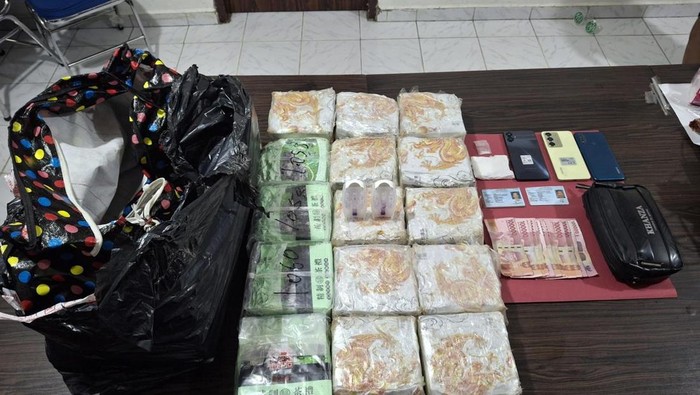 Polda Riau Berhasil Bongkar 15 Bungkus Sabu, Dua Kurir Diamankan di Kampar