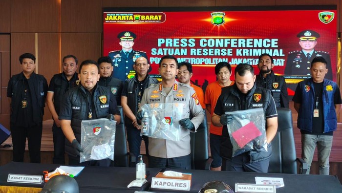 Akal-akalan Polisi Gadungan Tipu Sejoli dengan Modus COD Motor di Jakbar - Update 1