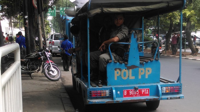 **Penertiban PKL di Monas Berujung ricuh, Satpol PP Jakpus Ungkap Fakta Pemicu Konflik**