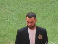 Jordi Amat Terlihat Pakai Jas Persija di JIS, Persiapan Here We Go?