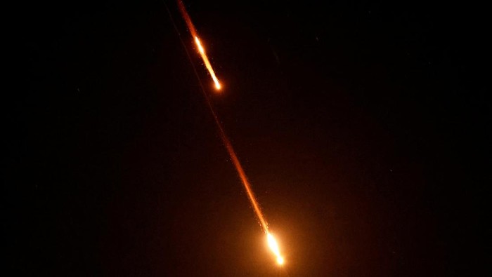 **Pesawat Tempur Israel Serang Pelabuhan Yaman, Hodeidah Kembali dalam Perang**