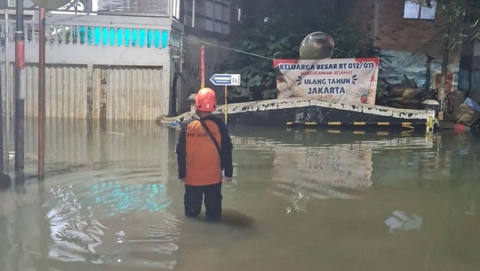 Banjir Jakarta Mencapai 109 Titik RT, Ratusan Warga Tetap Mengungsi