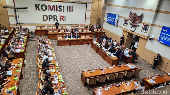 Komisi III DPR Bakal Perjuangkan Usulan Tambahan Anggaran Polri Rp 63,7 T - Update 1