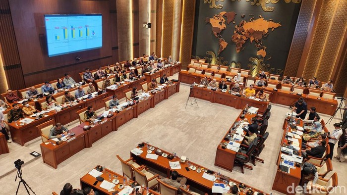 Komdigi Usul Tambahan Rp 12,6 T untuk Perawatan BTS hingga SATRIA