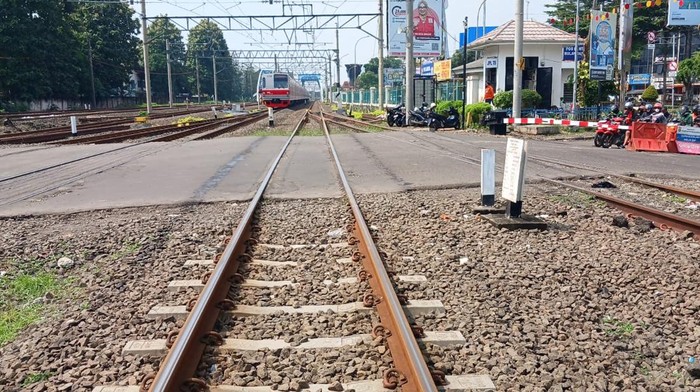 Malam Ini, Perlintasan Stasiun Bekasi Ditutup Akibat Perbaikan Jalur KA!