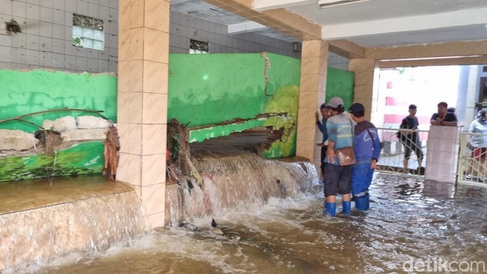 Kenapa Tanggul Jati Padang Jaksel Jebol? Warga Terancam Banjir Kembali!