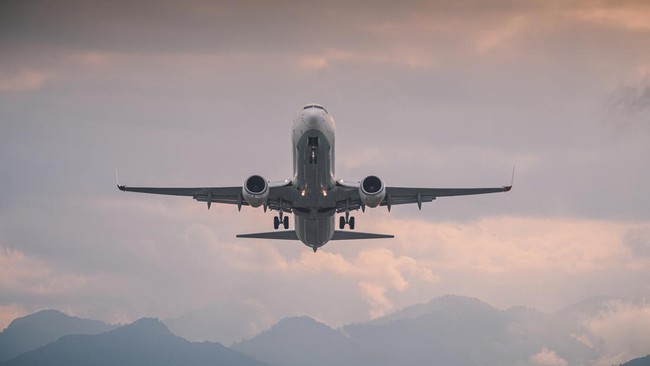Layangan Berbahaya, Puluhan Penerbangan di Soetta Terancam!