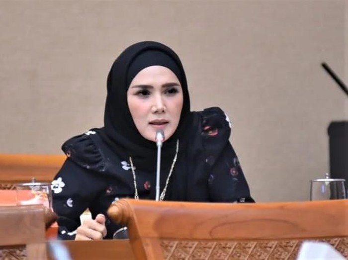 **Mulan Jameela Resmikan Jalan Baru di 3 Desa Garut, Warga Malangbong Bersorak Kebahagian**