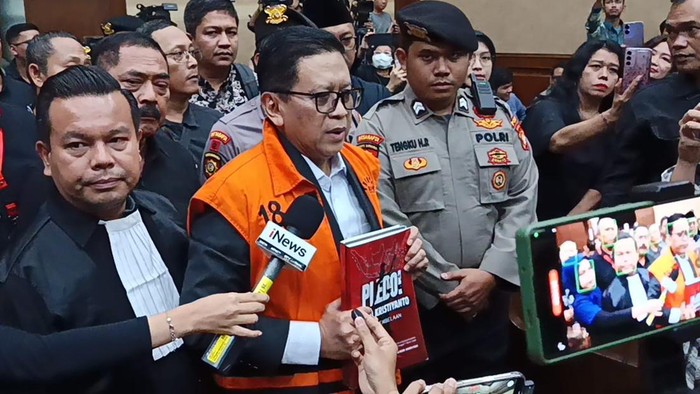 [Hasto Tulis 108 Lembar Pleidoi, Lawan 7 Tahun Bui?]