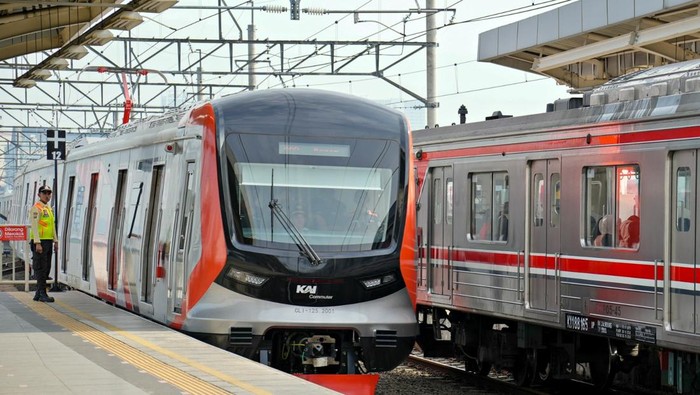 KRL Baru Kena Lemparan Batu di Bogor, Rangkaian Tak Bisa Dipakai 3 Hari: Krisis Transportasi yang Mengguncang Warga