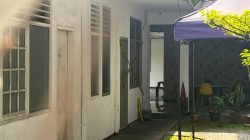**CCTV Terbaru di Misteri Kematian Diplomat Muda Kemlu: Penjaga Kos Dengan Sarung dan HP Jadi Sorotan**