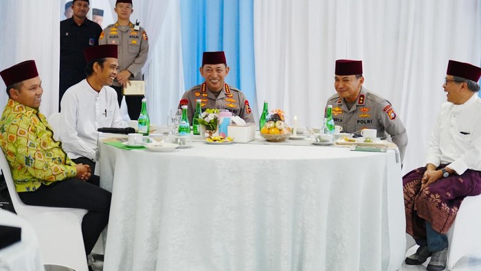 Kapolri Listyo Bertandang ke Ponpes Nurul Azhar, UAS Soroti Persaudaraan dalam Perbedaan
