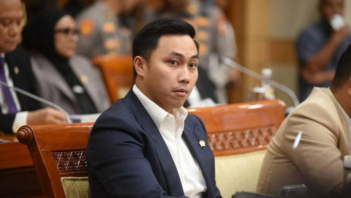 **Legislator Kecam 12 Pria Perkosa Anak di Cianjur: Hukum Seberat-beratnya!**