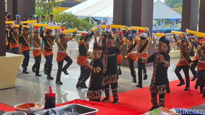 Dika 'Pacu Jalur' Bersama Polisi Cilik, Riau Bhayangkara Run 2025 Berjalan dengan Meriah