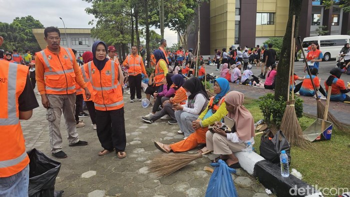 Aksi Pasukan Oranye Riau Bhayangkara Run 2025: Berlari Tanpa Sampah - Update 1