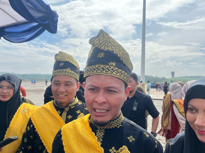 Walkot Pekanbaru Instruksikan ASN-THL Antar Anak Sekolah di Hari Pertama - Update 1