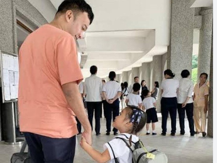 **Menteri Wihaji Terbitkan SE, Ajak Para Ayah Antar Anak di Hari Pertama Sekolah**