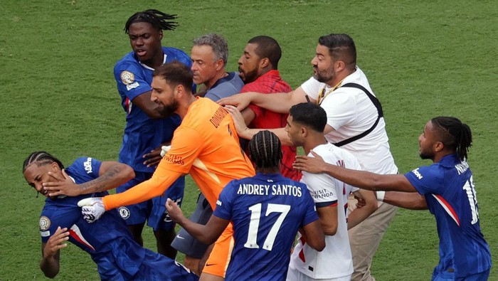 Enam Alasan Luis Enrique Tampar Joao Pedro: Bongkar Kenyataan di Balik Lerai Pemain