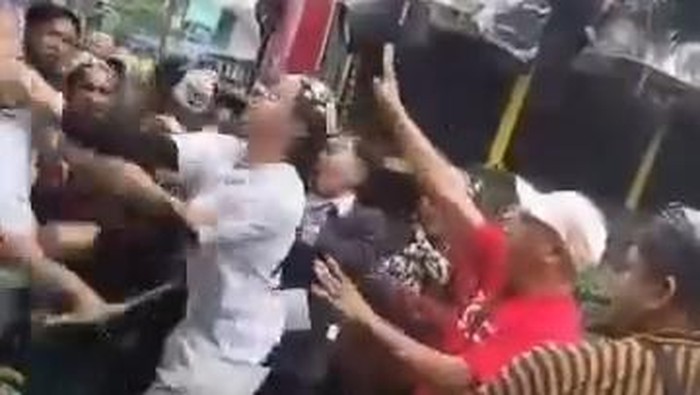 Viral Warga di Malang Dipukuli Usai Protes Pawai Sound Horeg - Update 1