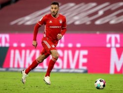 MU Kini Dikaitkan dengan Gelandang Lyon, Apakah Ini Solusi untuk Krisis Tengah Lapangan?