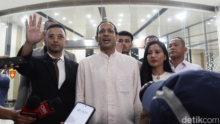 **Sebelum Jadi Menteri, Nadiem Sudah Siap dengan Grup WA untuk Laptop Edar?**