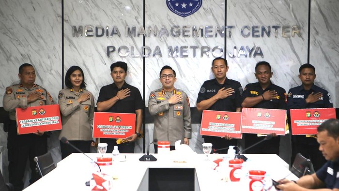 [Kabidhumas Polda Metro: Personel Harus Bersosialisasi Aktif dengan Warga]