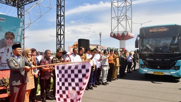 Gubernur Luncurkan 27 Bus Gratis Trans Sulsel, Transformasi Transportasi di Mamminasata!