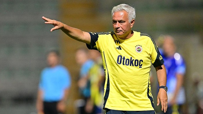 **Mourinho Kembali ke Portugal? Perhatikan Panggilan Hatinya!**