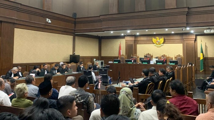 **Hakim Sidang Tom Lembong: Putusannya Seribu Halaman, Dengar Baik-baik!**