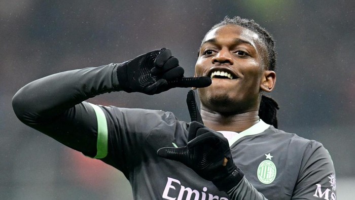 Rafael Leao Balas Sindiran Cassano dengan Emoji Nangis, Reaksi Viral di Media Sosial!