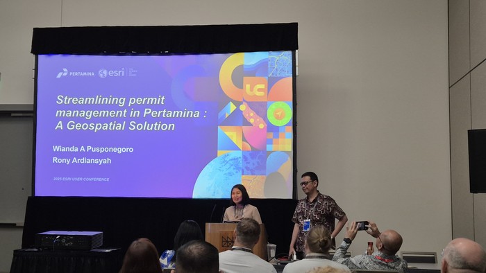 Pertamina Transformasi Perizinan Real-time dengan ArcGIS di Esri User Conference 2025
