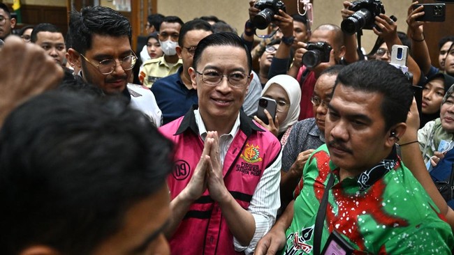**Putusan Seribu Halaman: Tom Lembong Terjerat 4 Tahun 6 Bulan Penjara**