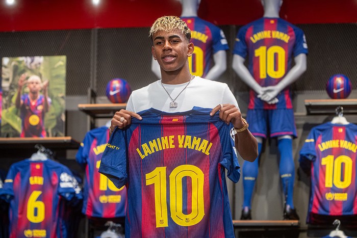 **Lamine Yamal dan Jersey Nomor 10, Rebutan Fans Barca dengan Cuilan Rp 189 M**