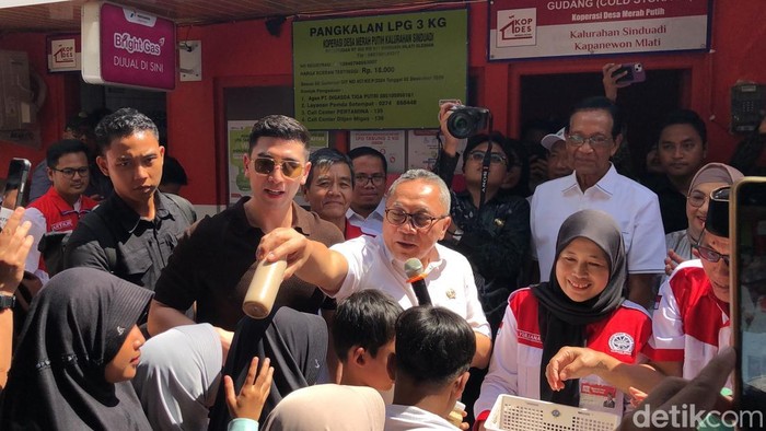 **Menko Zulhas Puji Koperasi Desa Sleman: Contoh Terbaik dalam Pengembangan Ekonomi Desa!**
