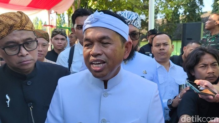 Beda Pengakuan Dedi Mulyadi Sebelum-Sesudah Makan Gratis Maut di Garut - Update 1